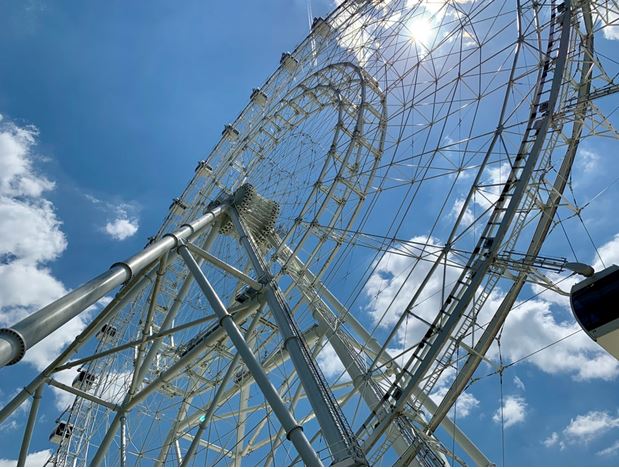 a giant Ferris wheel in Orlando, Florida