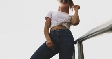 Girl wearing a white t-shirt on jeans