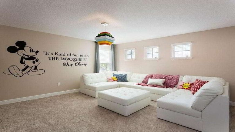 A comfortable living room in a vacation home close to Disney